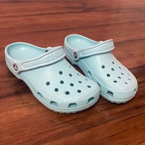 Womens size 7 blue crocs